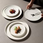 Western-style steak and salad plate, high-quality shallow plate, suitable for restaurants and hotels.